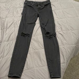 super cute black jeans. make you look curvy